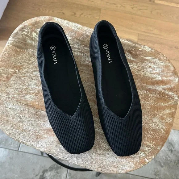 New Vivaia Square Toe V Cut Flats Black